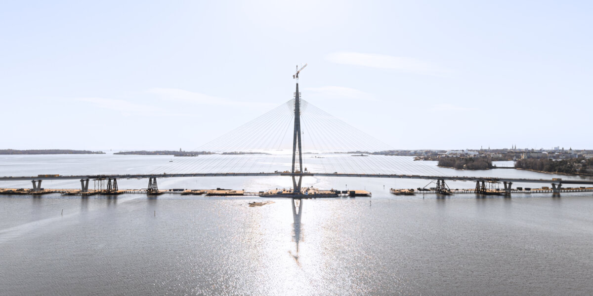 BRIDGE SHIP HOUSE「VISIONARY」 1st press 18th-century replica Swedish Gotheborg ship sails under